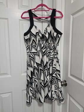 Plus Size Fashion to Figure Black & White Mini Dress with Bold Geometric Print